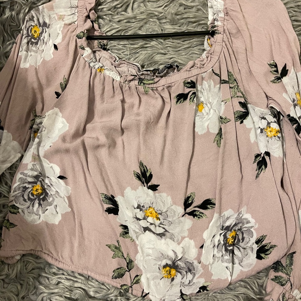 Kendall & Kylie Off the shoulder shirt